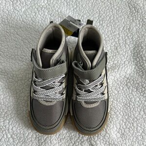 OshKosh B'gosh Gray Casual Sneakers